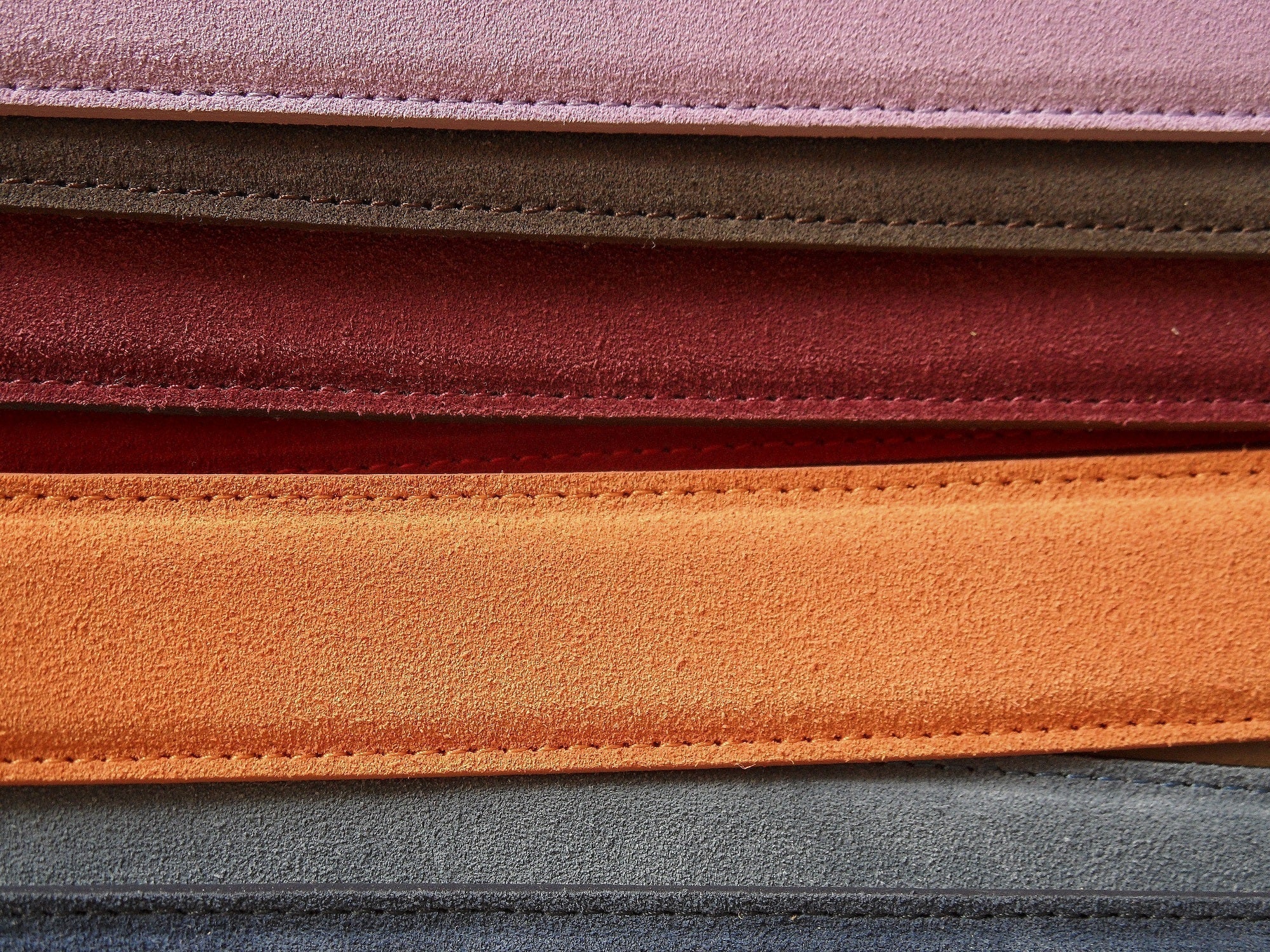 Know Your Leather: Full-Grain Vs. Genuine Leather Moonster Leather Products Know Your Leather: Full-Grain Vs. Genuine Leather Moonster Leather Products