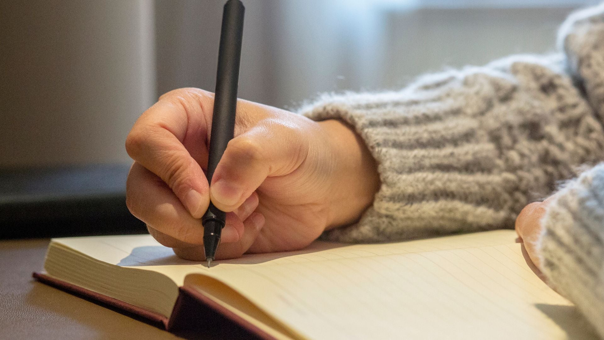5 motivos para você largar o celular e voltar a fazer anotações no papel 7 escrita manual