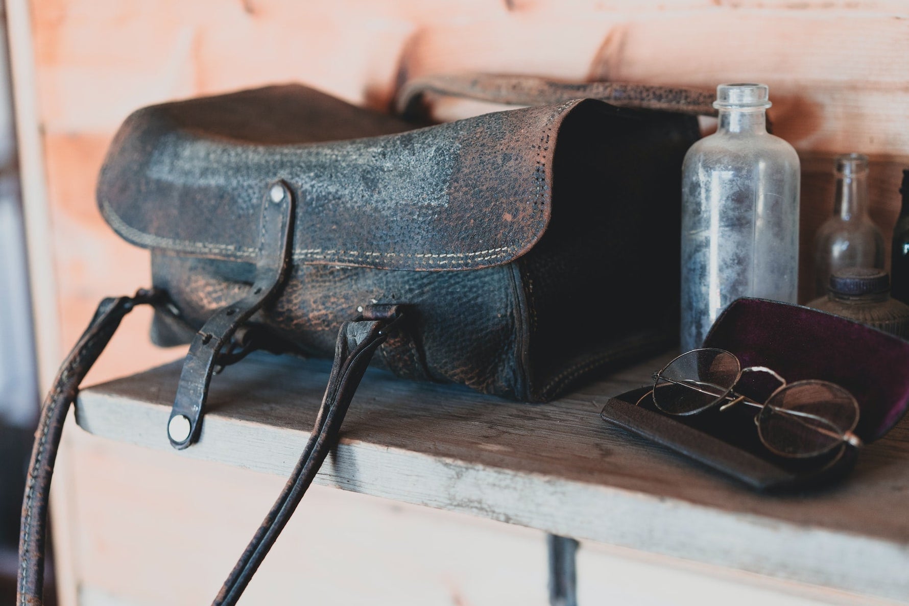 why leather peels