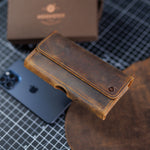 brown leather phone holster by Moonster